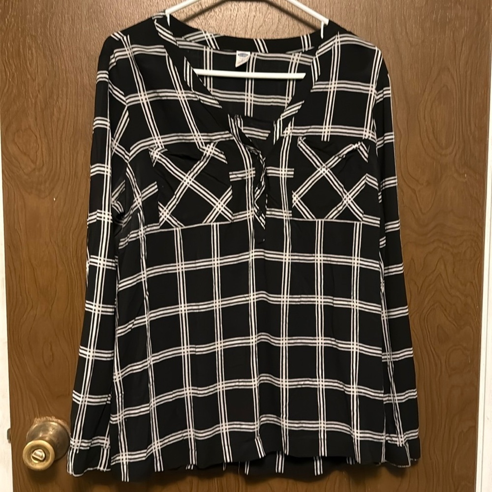 Old Navy black and white plaid shirt size L
